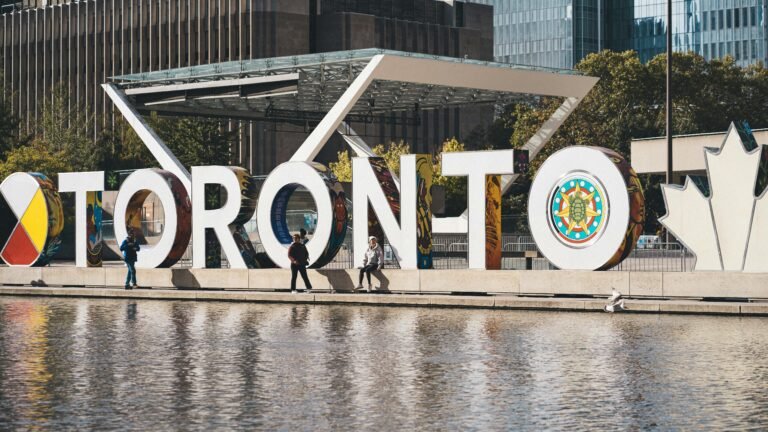 Toronto Jobs vs Vancouver vs Calgary: Salaries & Living Costs